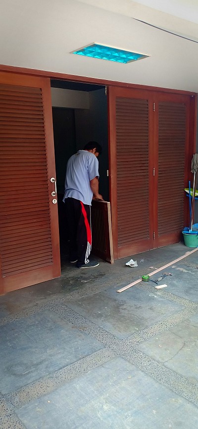 Tukang servis pintu garasi geser & lipat 08131749953 Jakarta